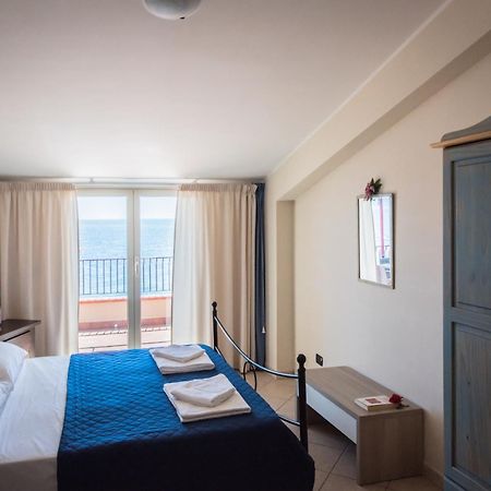 B&B La Sirena Санта Тереза ди Рива Екстериор снимка
