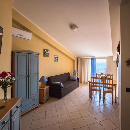 B&B La Sirena Санта Тереза ди Рива Екстериор снимка