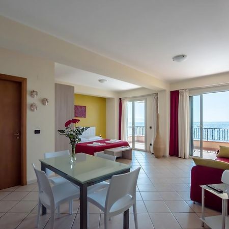 B&B La Sirena Санта Тереза ди Рива Екстериор снимка