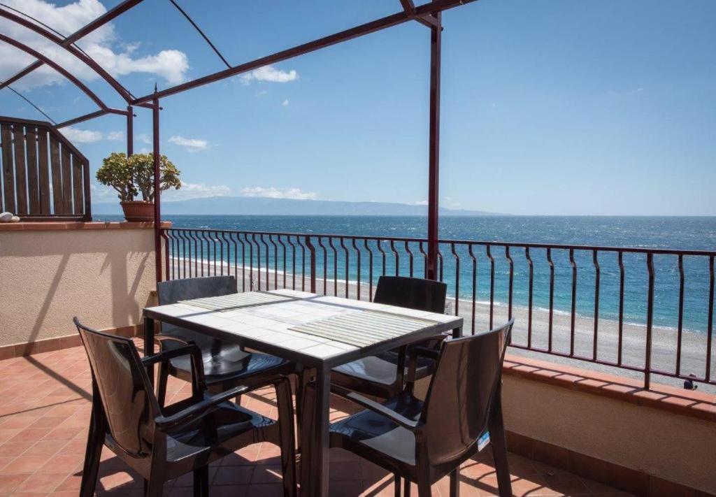 B&B La Sirena Санта Тереза ди Рива Екстериор снимка