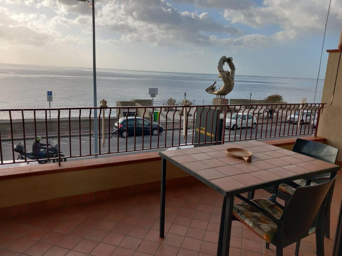 B&B La Sirena Санта Тереза ди Рива Екстериор снимка