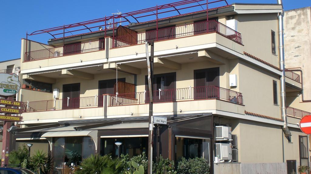 B&B La Sirena Санта Тереза ди Рива Екстериор снимка