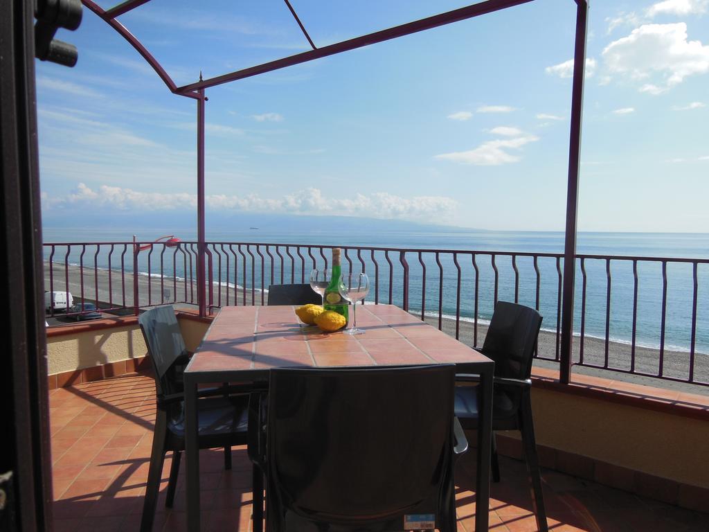 B&B La Sirena Санта Тереза ди Рива Екстериор снимка