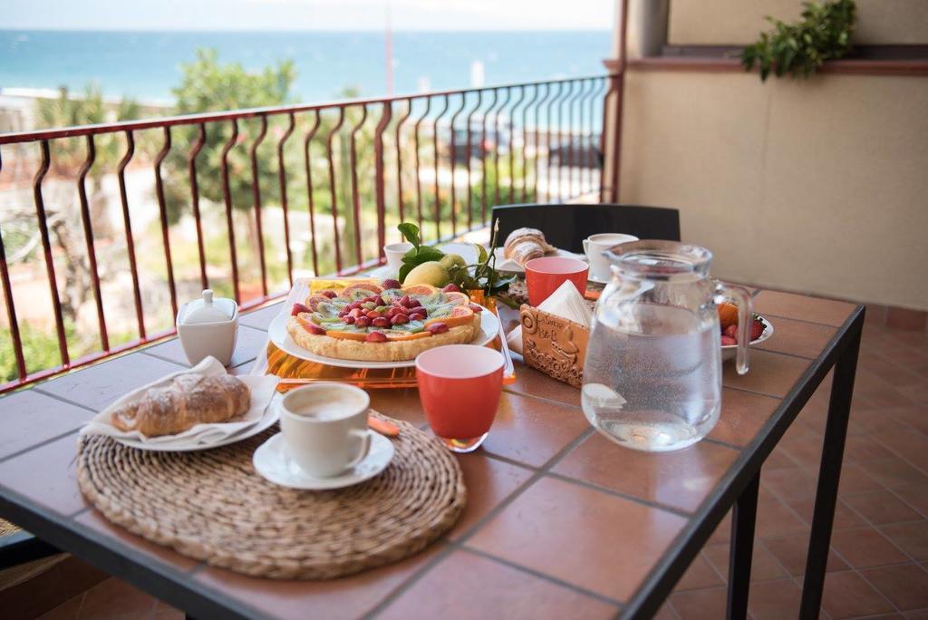 B&B La Sirena Санта Тереза ди Рива Екстериор снимка