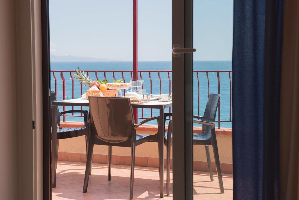 B&B La Sirena Санта Тереза ди Рива Екстериор снимка