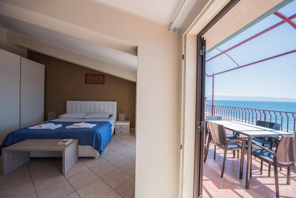 B&B La Sirena Санта Тереза ди Рива Екстериор снимка