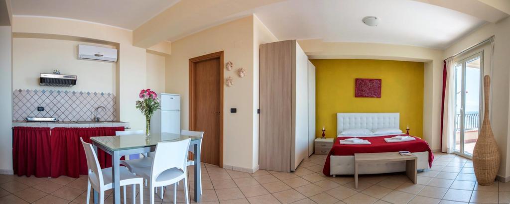 B&B La Sirena Санта Тереза ди Рива Екстериор снимка