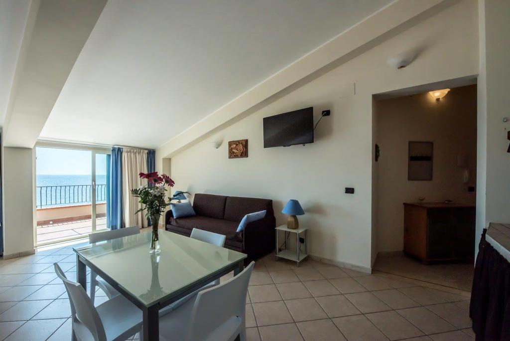 B&B La Sirena Санта Тереза ди Рива Екстериор снимка
