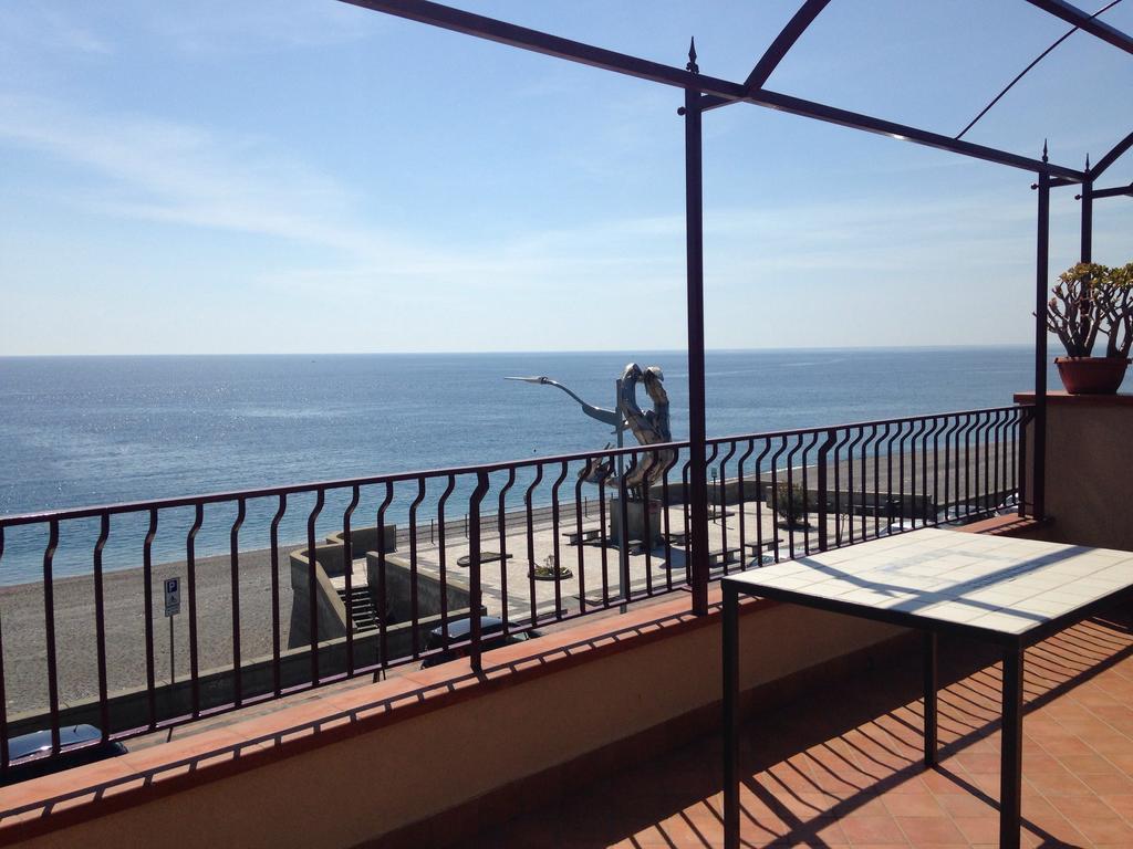 B&B La Sirena Санта Тереза ди Рива Екстериор снимка
