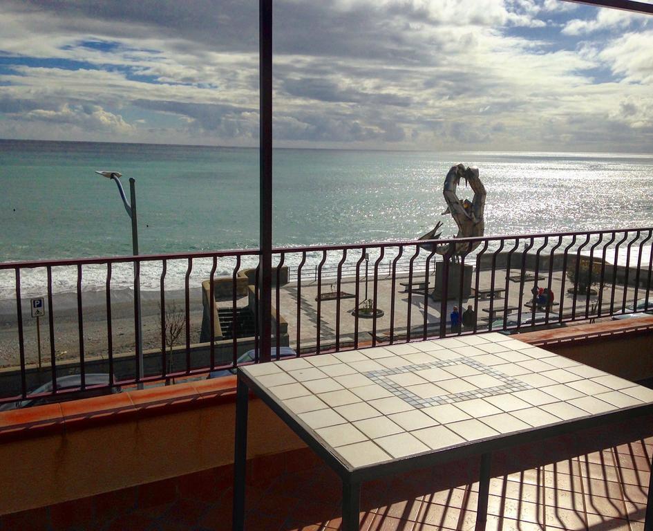 B&B La Sirena Санта Тереза ди Рива Екстериор снимка
