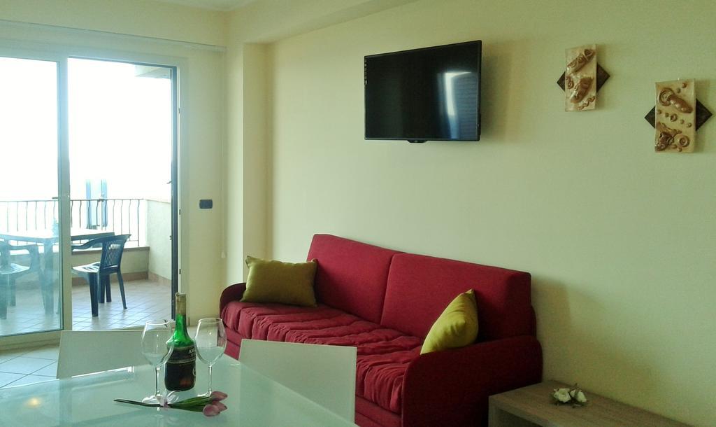 B&B La Sirena Санта Тереза ди Рива Екстериор снимка