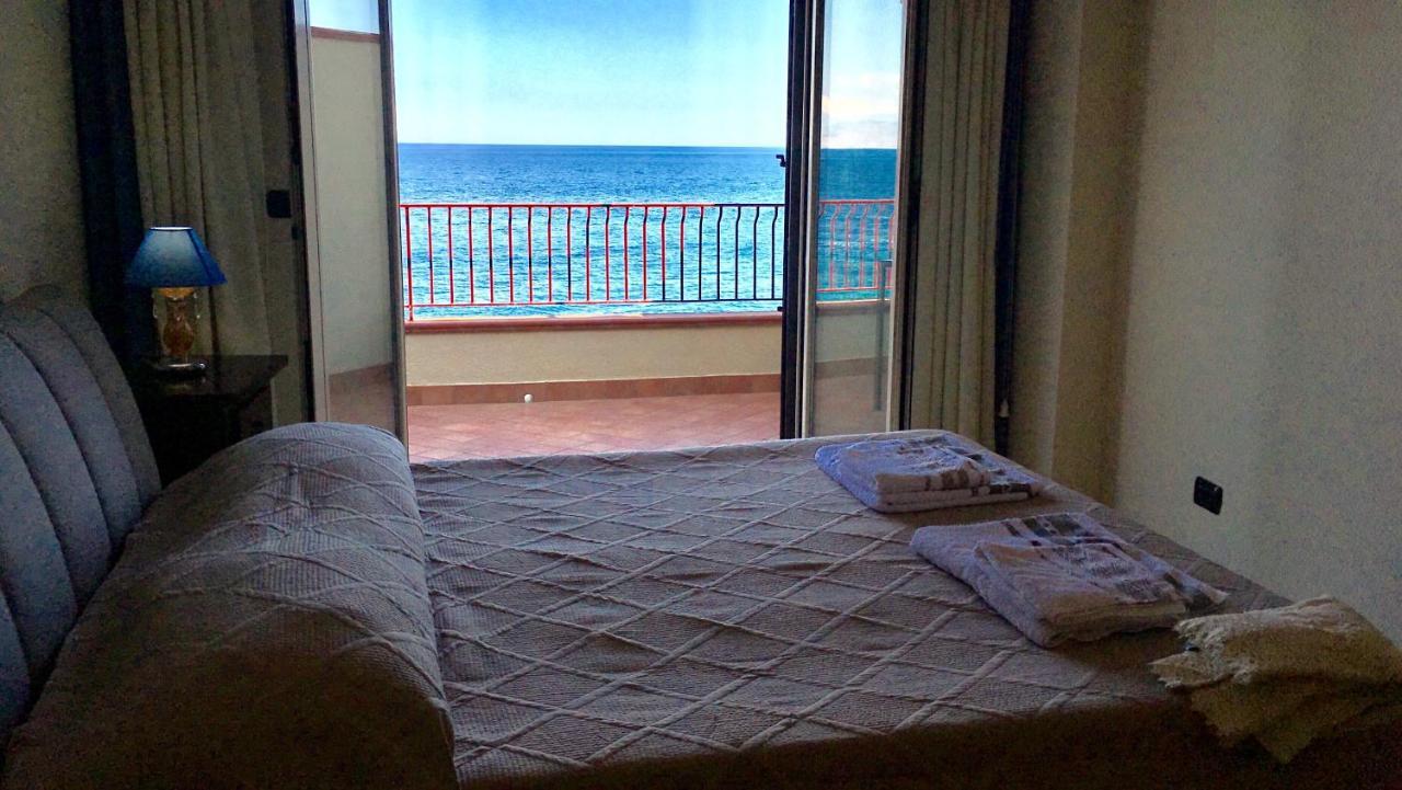 B&B La Sirena Санта Тереза ди Рива Екстериор снимка