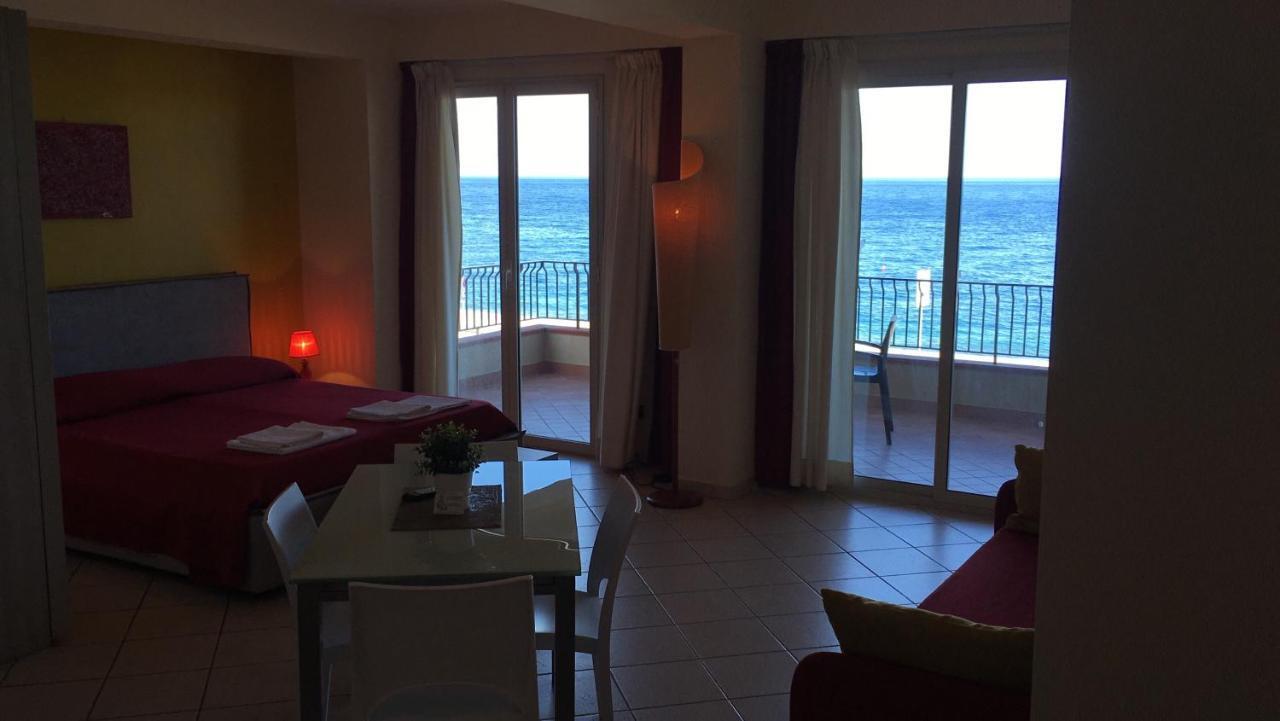 B&B La Sirena Санта Тереза ди Рива Екстериор снимка